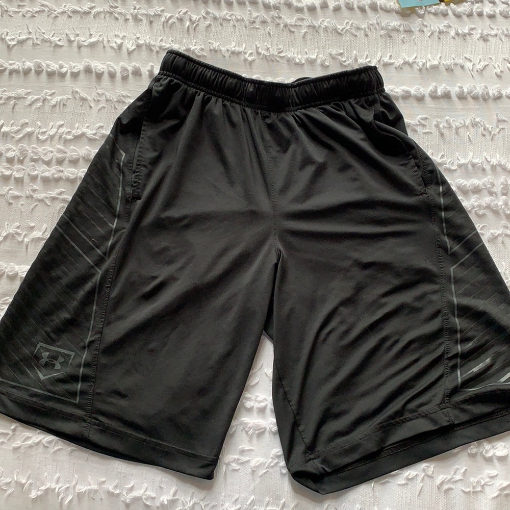 UA men’s heat gear shorts